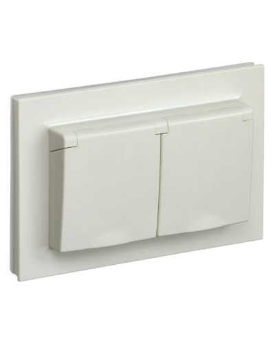 Розетка 2-местная с з/к РСбш12-3-44-БрКр бежевый BRITE (BR-R26-16-44-K10-F). Розетка с заземлением с защитными шторками и крышкой в сборе. IEK в Черкесске