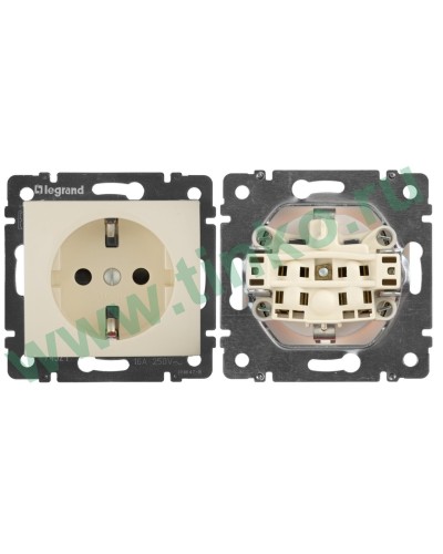 Розетка Valena 2К+3 с защитными шторками, на винтах 16А 250В, слоновая кость (774321). Розетка. LegranD в Черкесске